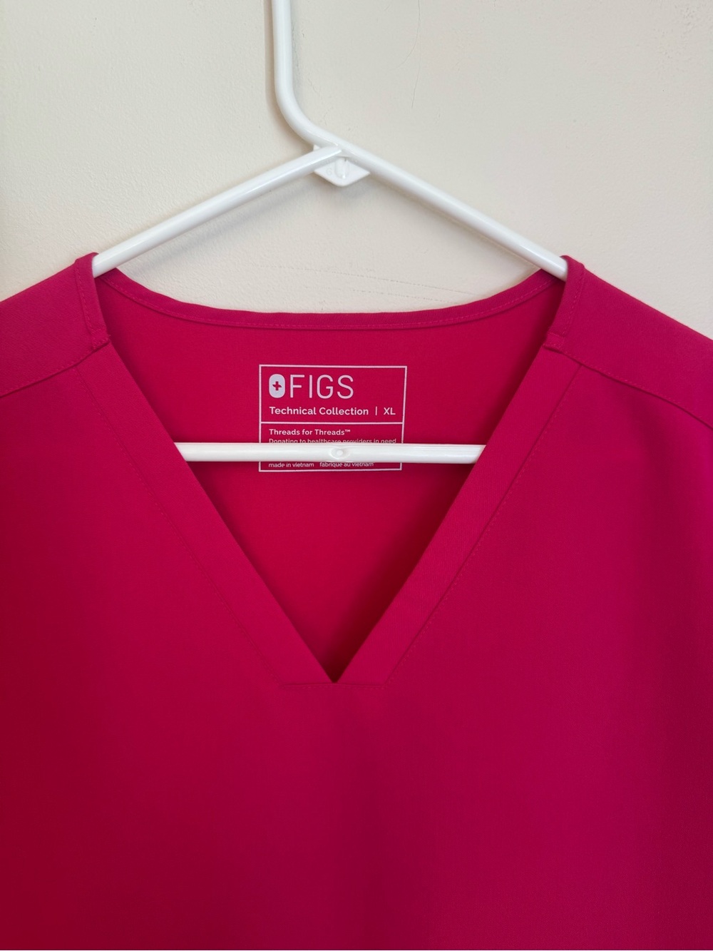 Figs Women’s Casma Three Pocket Scrub Top Size XL Ultra Rose Pink PO 2926 - Picture 4 of 7